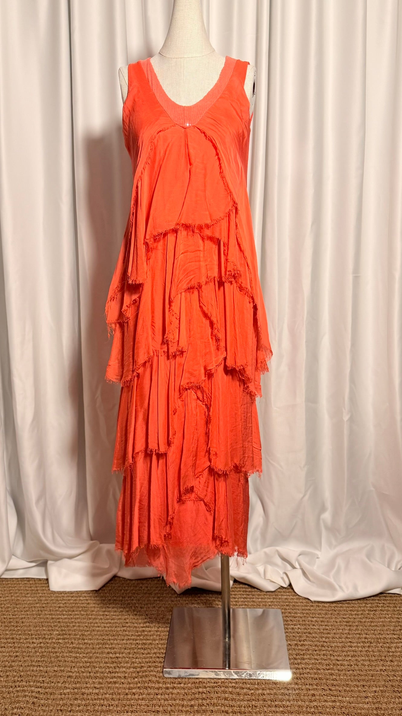 Kiremit Katmanlı İpek Elbise – V Yaka, Asimetrik