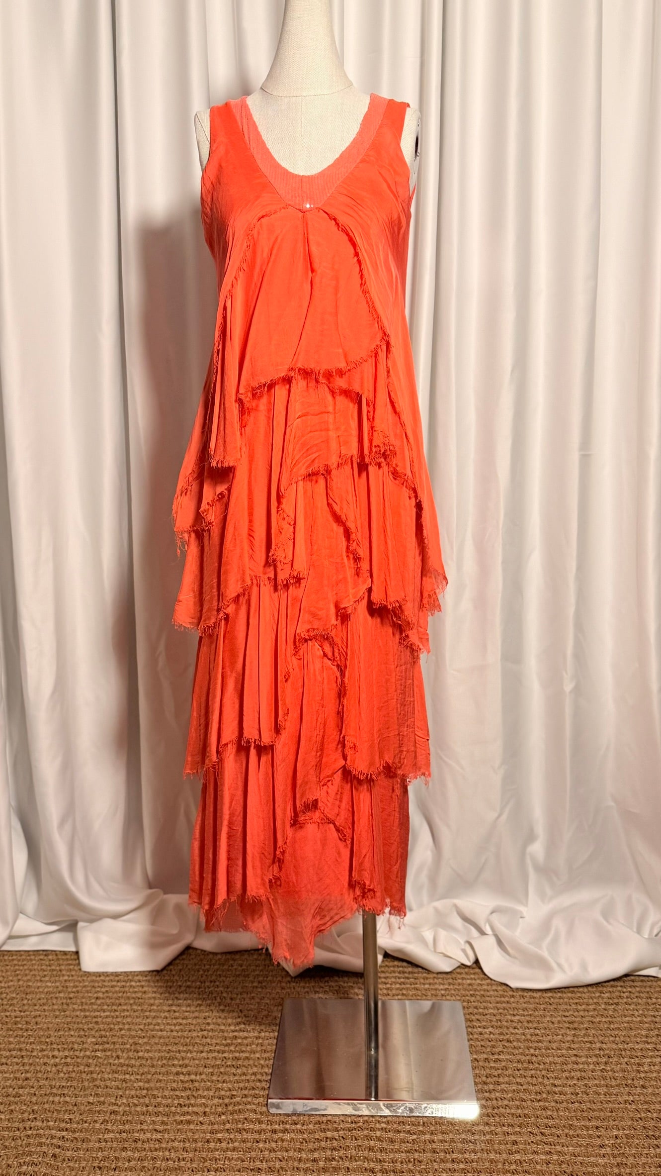 Kiremit Katmanlı İpek Elbise – V Yaka, Asimetrik