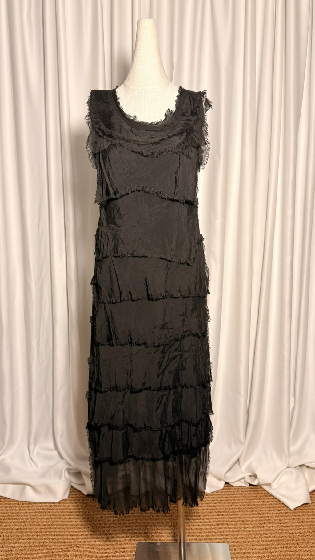 Siyah Kat Kat İpek Elbise