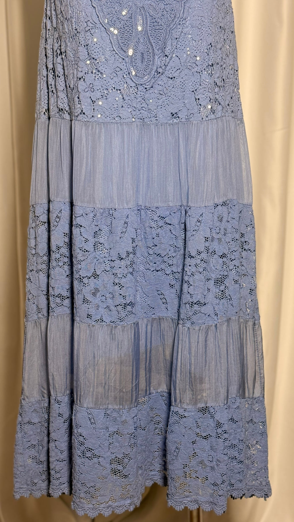 Mavi Dantel Detaylı V Yaka İpek Elbise