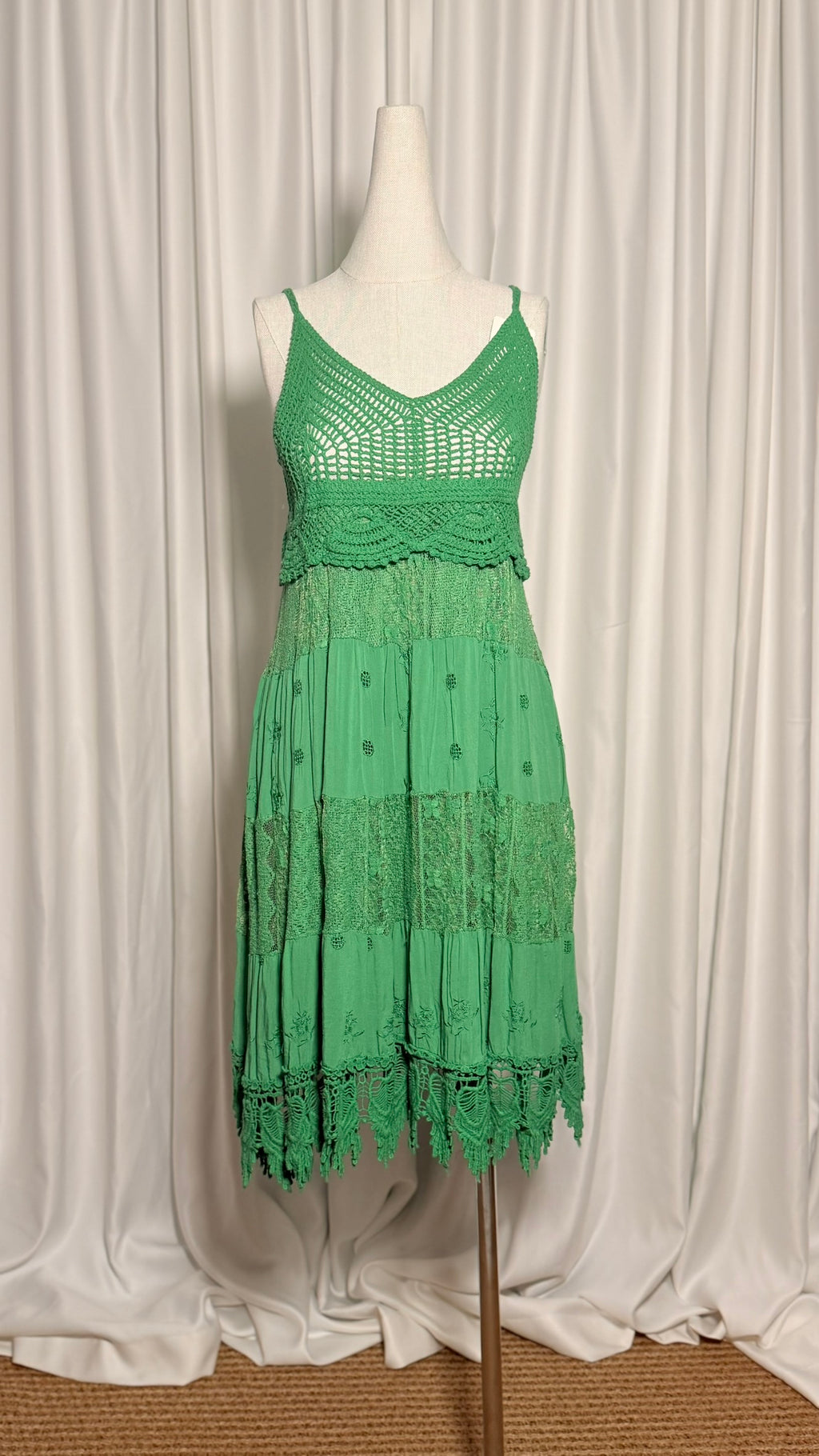 Yeşil Örgü Detaylı Askılı İpek Elbise