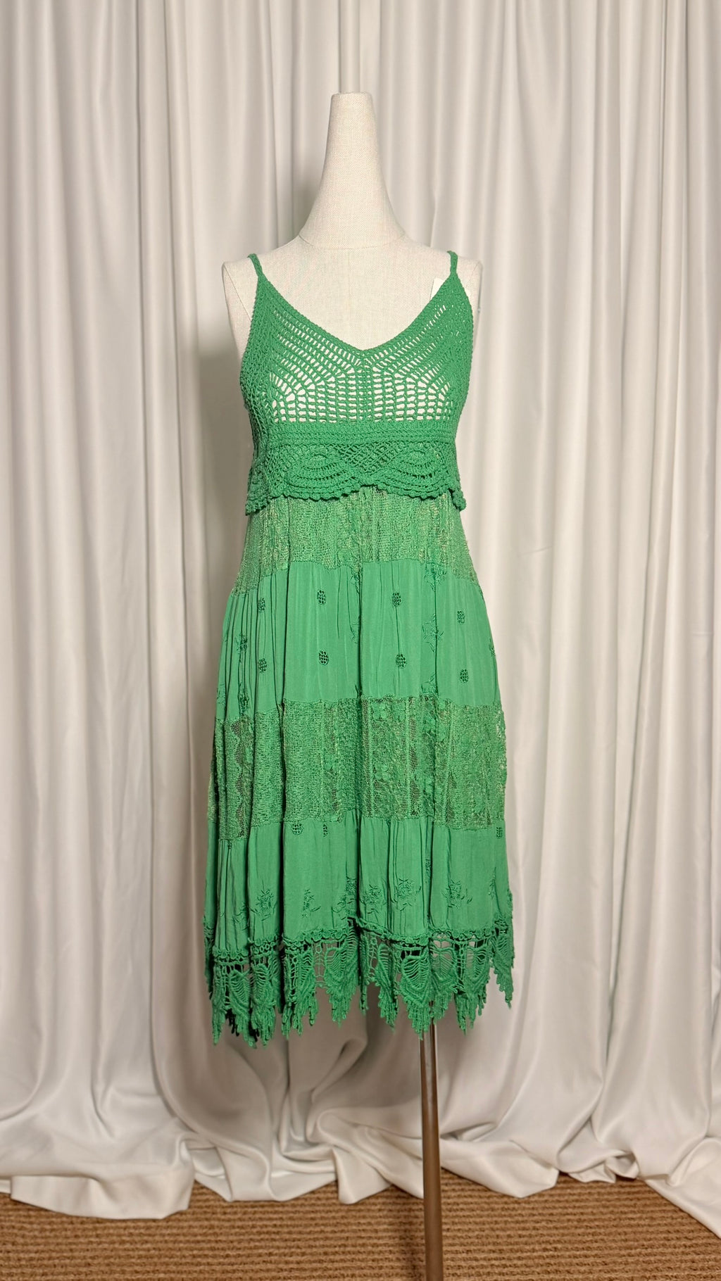 Yeşil Örgü Detaylı Askılı İpek Elbise